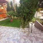 キャンプ場 Obiteljski Borovi *