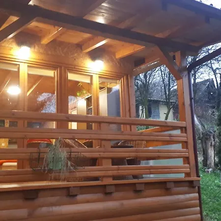 Obiteljski Borovi Kemping *