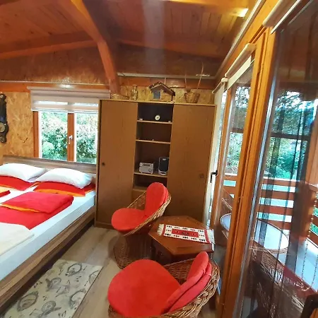 Obiteljski Borovi Camping Visoko
