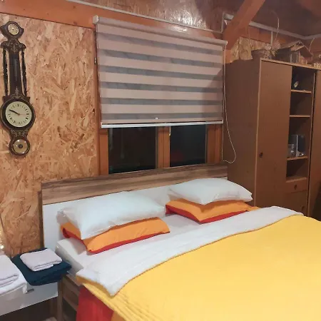 Obiteljski Borovi Campingplads *