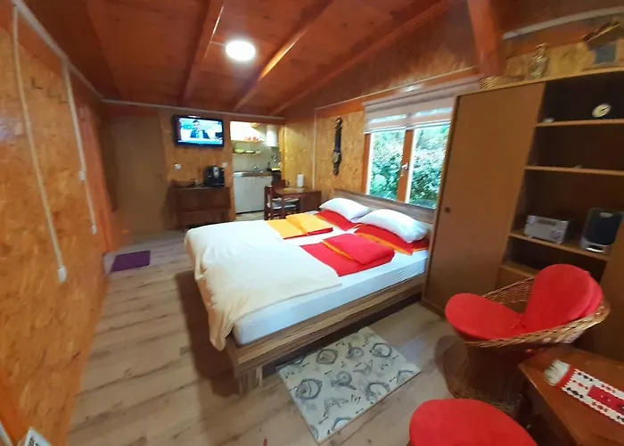 Obiteljski Borovi * Visoko