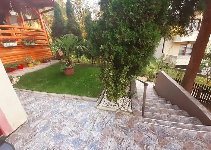 Kamp Obiteljski Borovi *